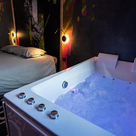 Capsule Art Deco - Jacuzzi - Netflix - Cinema - Arcade De Jeux & Nintendo Switch - 2 - Filet Suspendu Lägenhet *